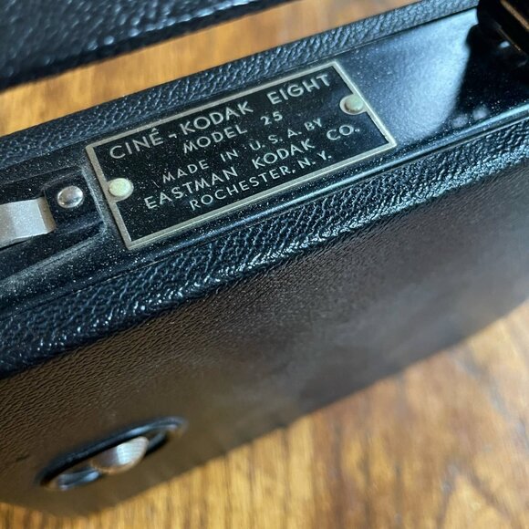 Cine-Kodak Eight Model 25 (1930s Retro Camera) - Picture 5 of 10
